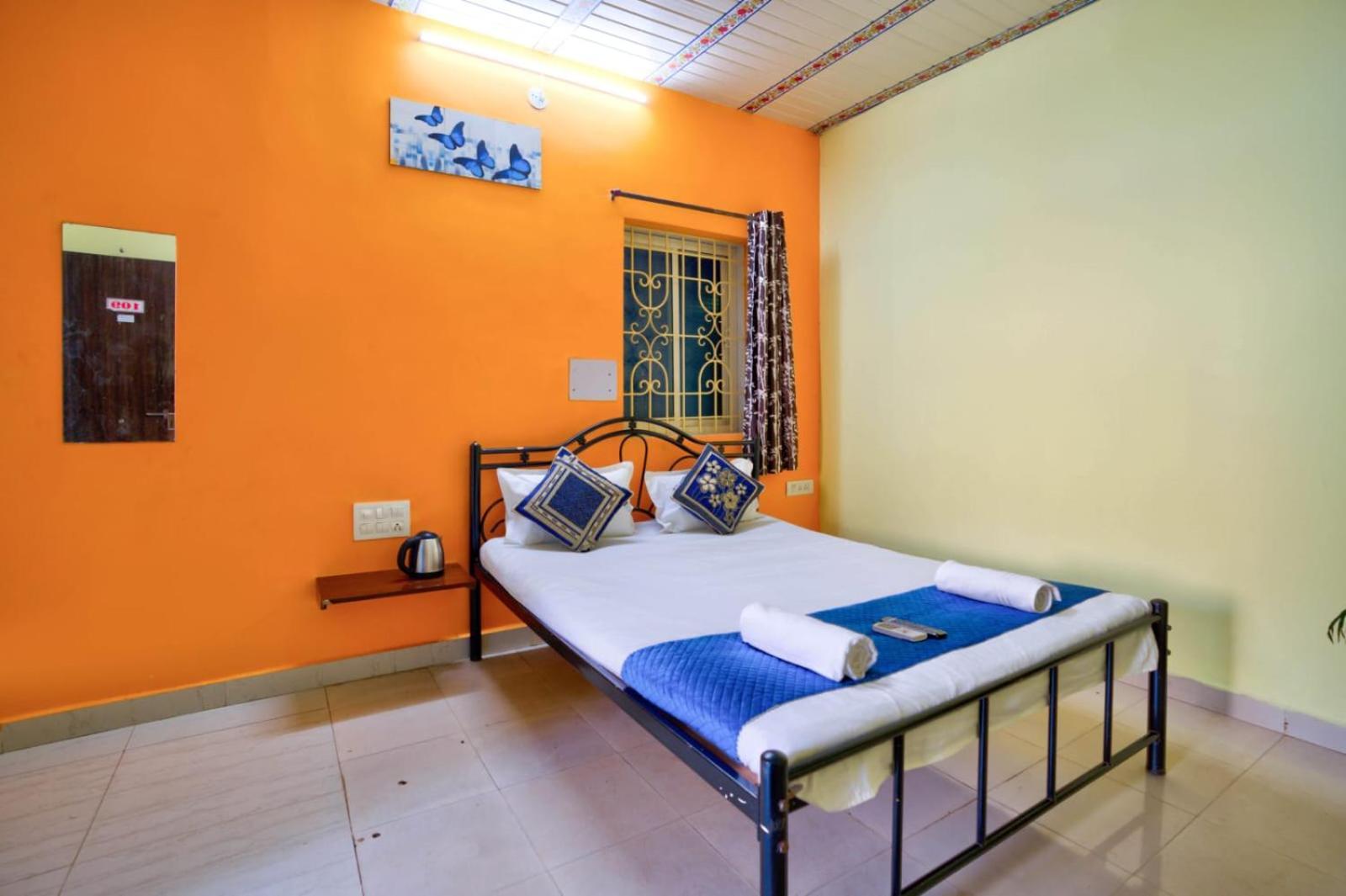 Hotel Savita Calangute Exterior photo